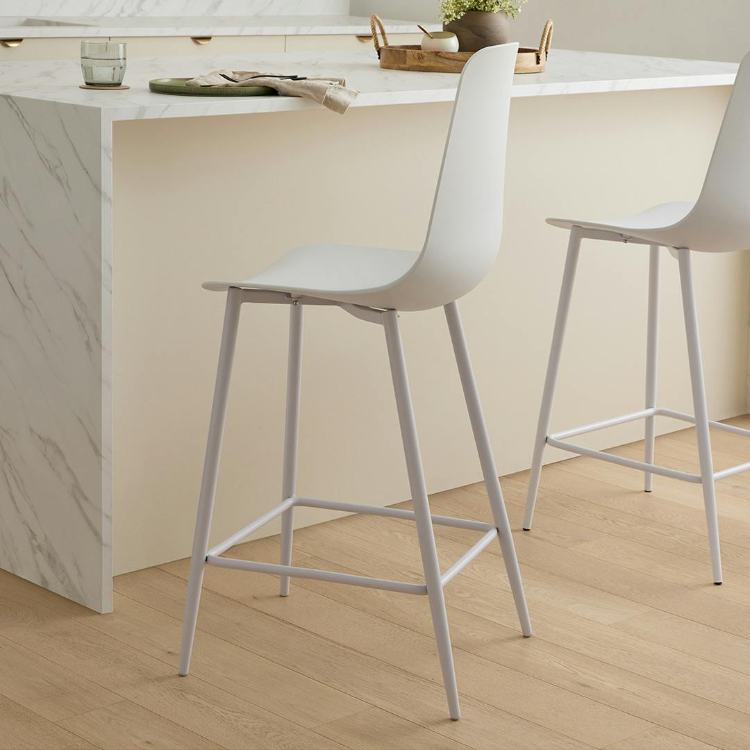 Svelti Counter Stool - Pure White