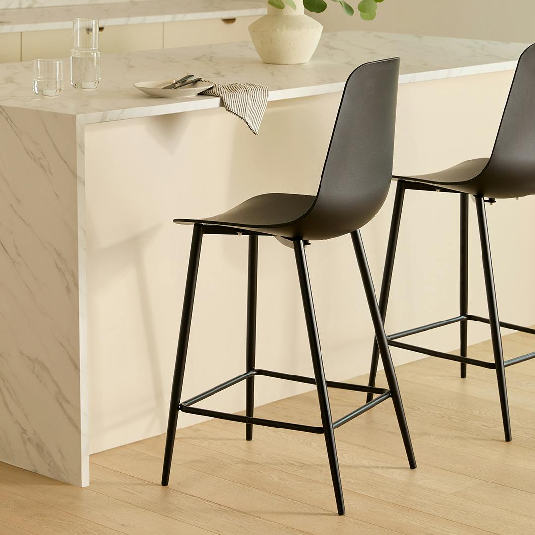 Svelti Counter Stool - Pure Black