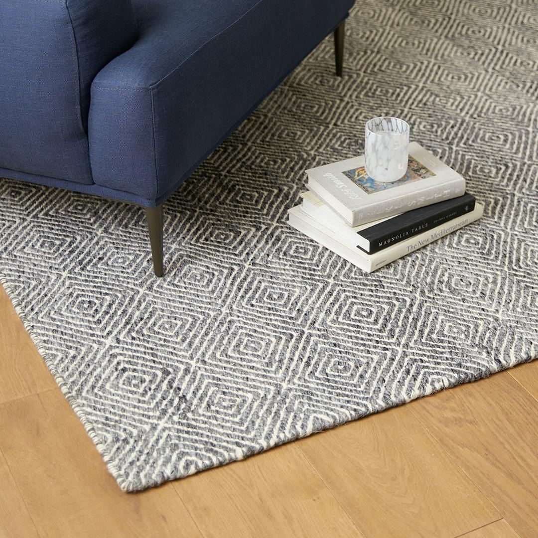 Bovi 5 x 8 Rug - Silver Gray