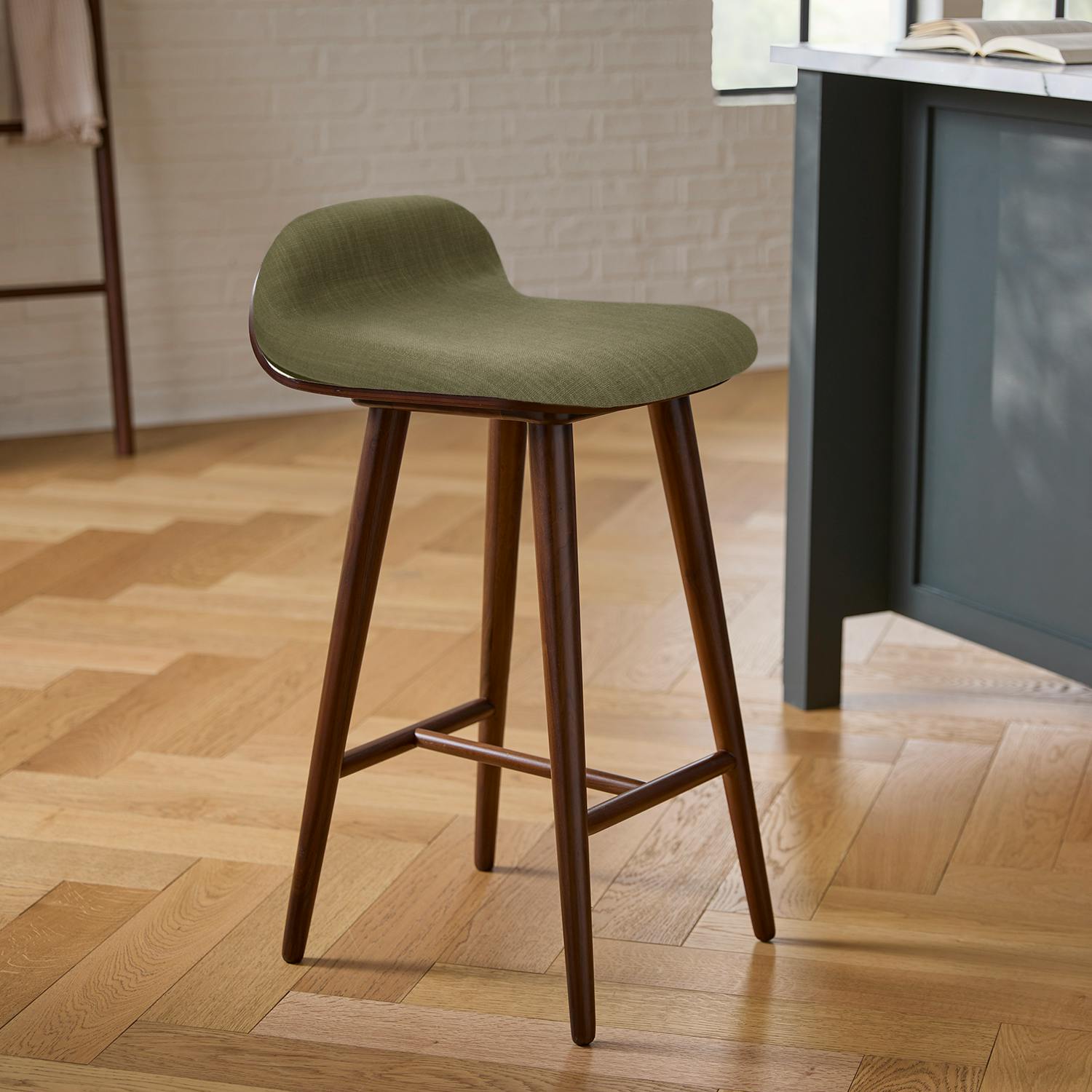 Sede Counter Stool - Walnut and Olio Green